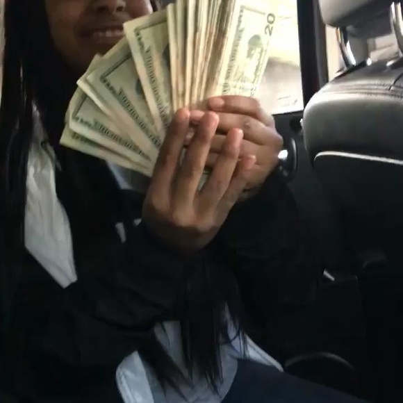 money_qu33n